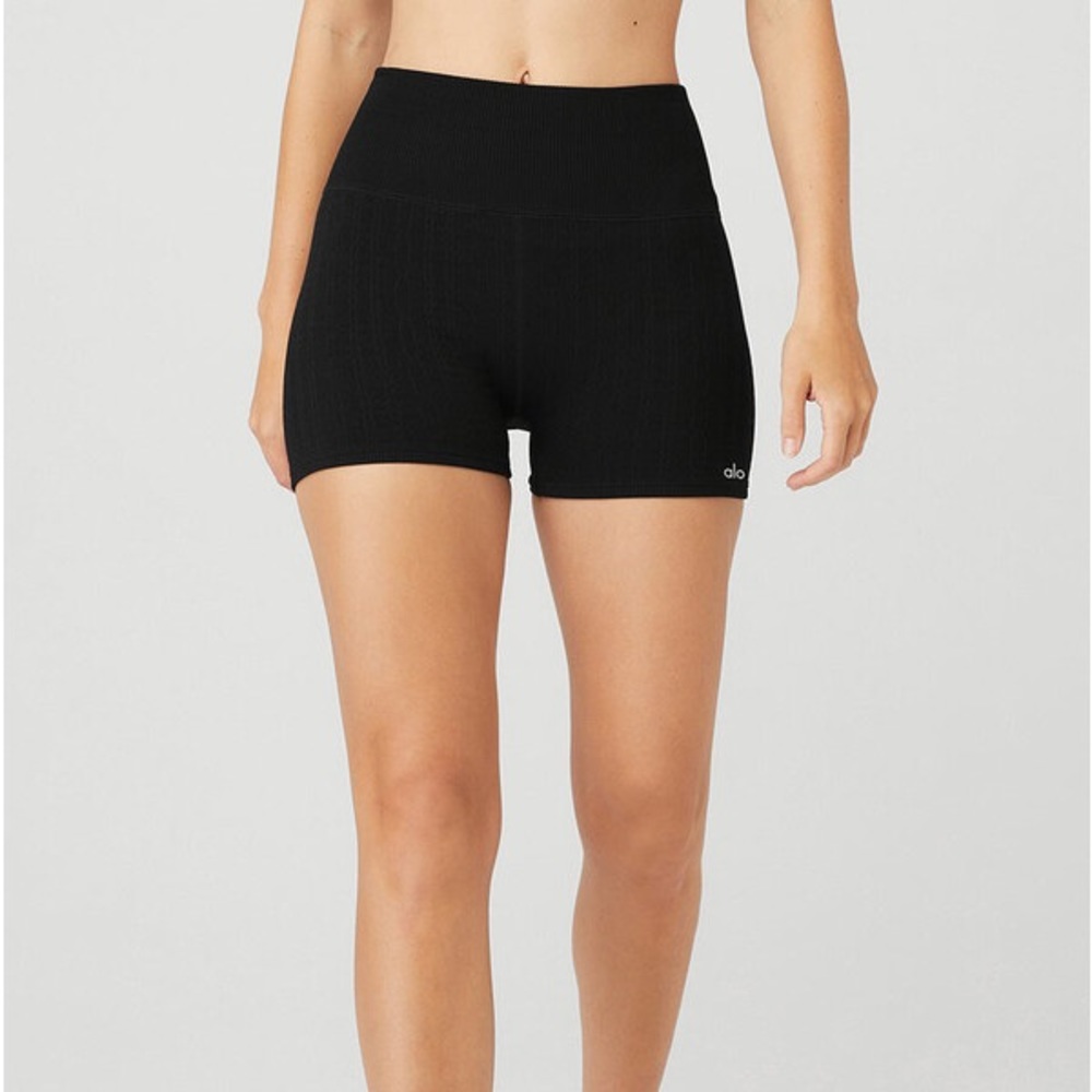 NEW- Seamless Cable Knit Hot Short
Visit in Black
